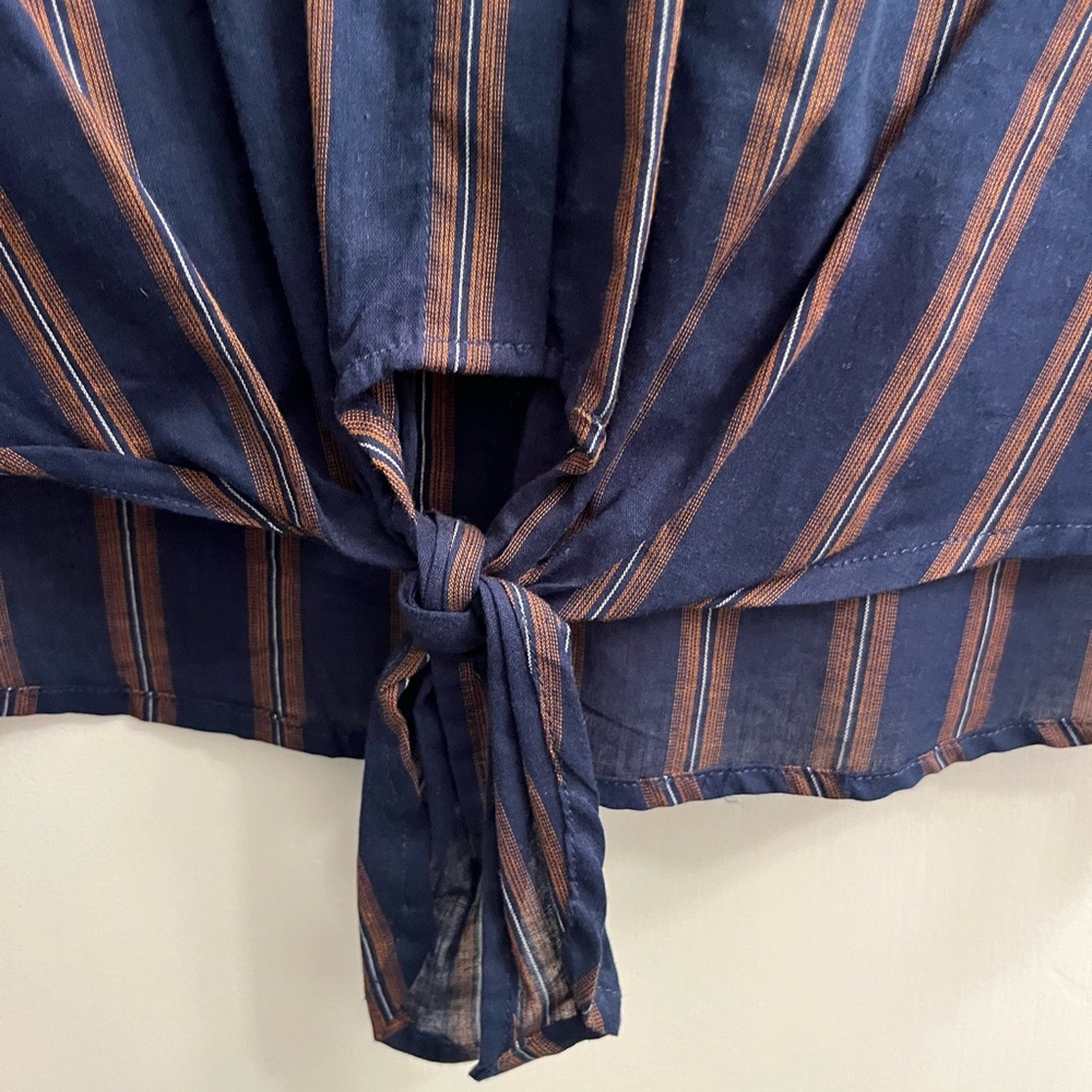 Mod Ref Button Up Blouse - Picture 2 of 5